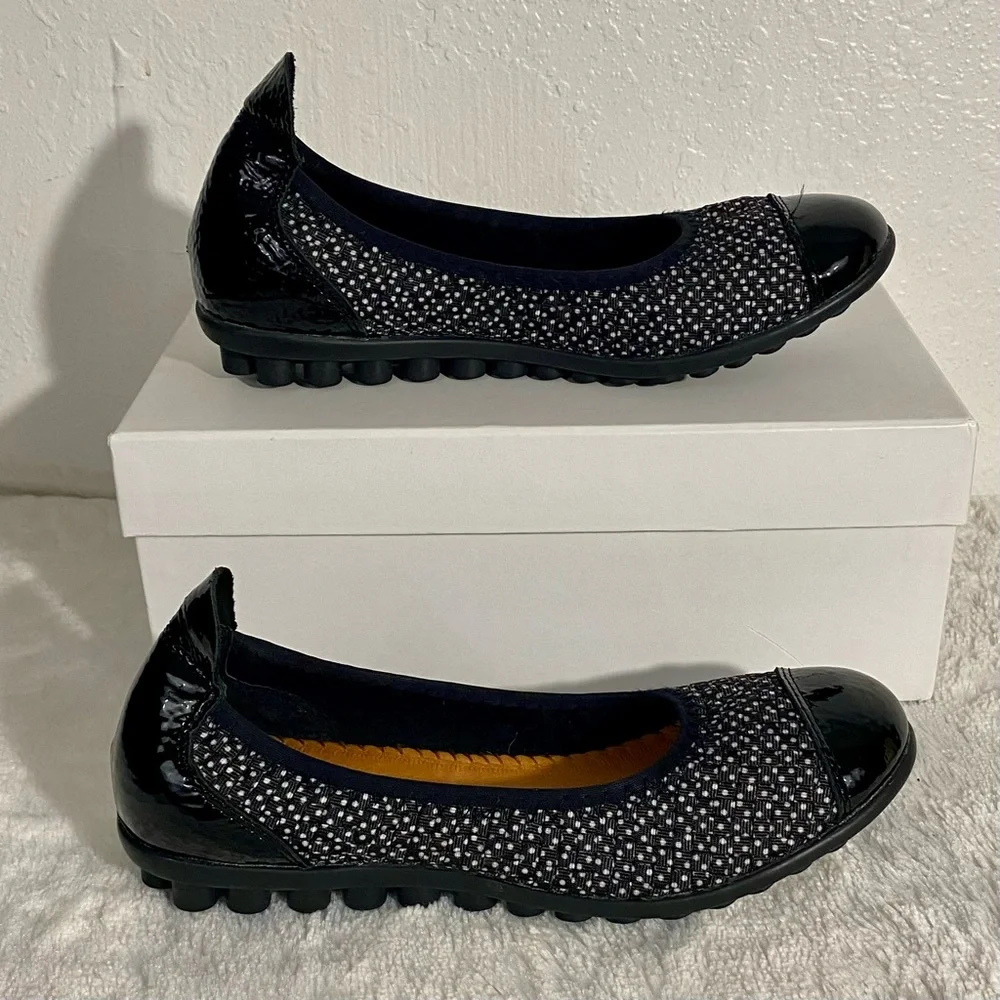 Bernie Mev Bella Me Black Polka Dot Flats Women’s Size 36 EU (5-5.5 US)